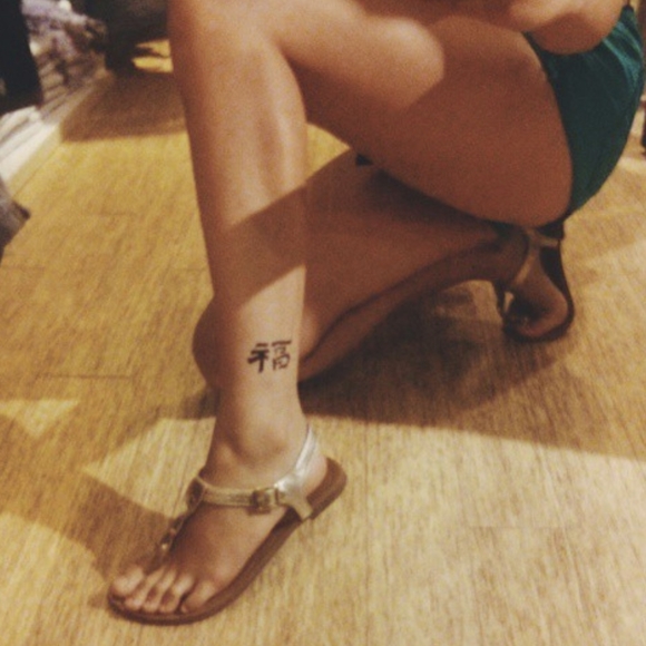 Teal Mid/High Waisted Shorts - Picture 2 of 2